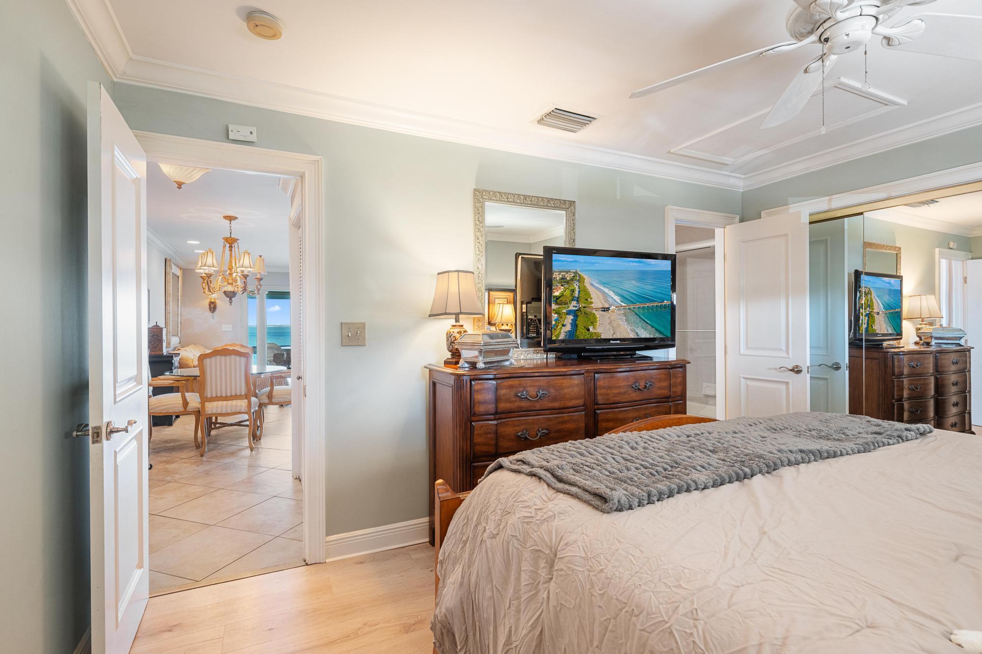 400 Wilma Circle, Unit 309 Riviera Beach, FL 33404 - Photo 11 of 18 Guest Suite
