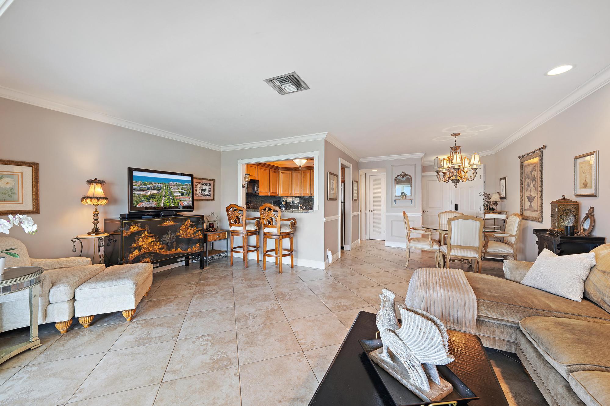 400 Wilma Circle, Unit 309 Riviera Beach, FL 33404 - Photo 16 of 18 Living