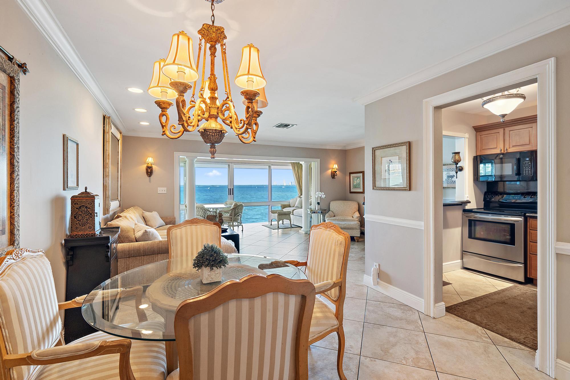 400 Wilma Circle, Unit 309 Riviera Beach, FL 33404 - Photo 2 of 18 Dining