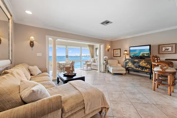 $2,200 | 400 Wilma Circle, Unit 309, Riviera Beach, FL 33404