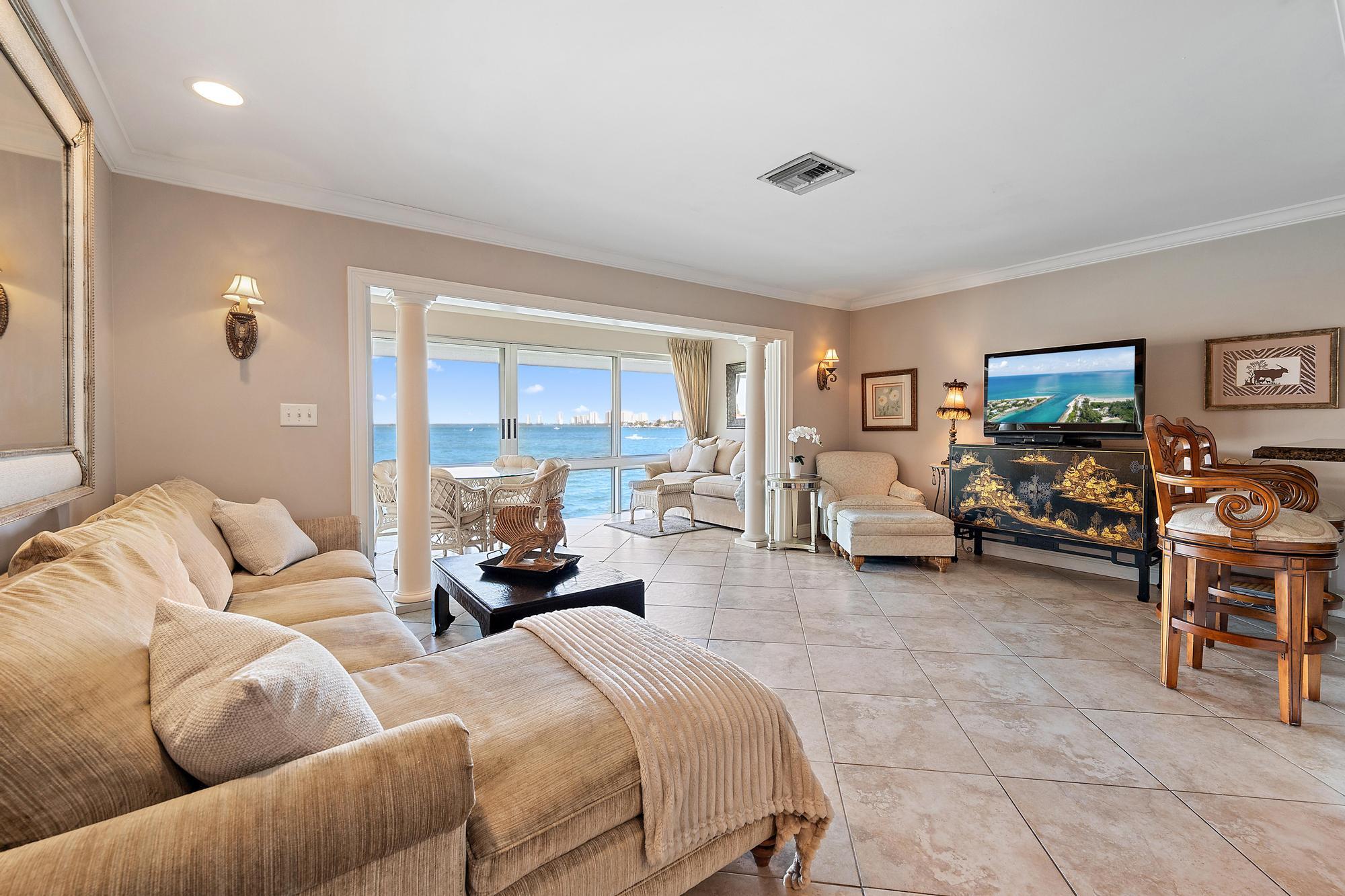 400 Wilma Circle, Unit 309 Riviera Beach, FL 33404 - Photo 7 of 18 LIving