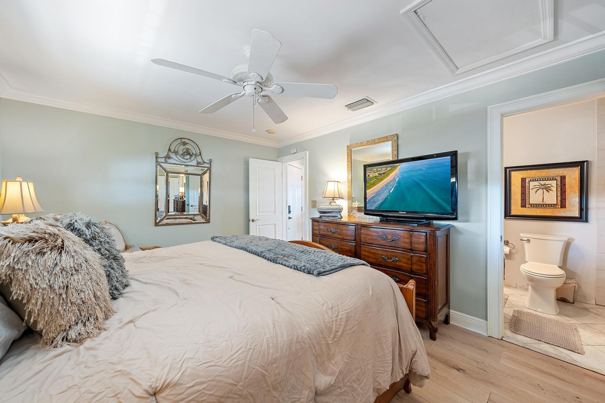 400 Wilma Circle, Unit 309 Riviera Beach, FL 33404 - Photo 8 of 18 Primary Suite