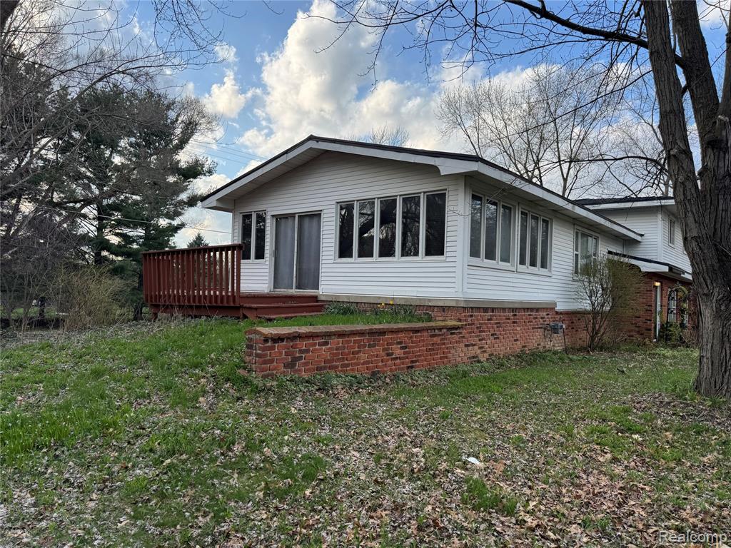 226 South Burkhart Road Howell, MI 48843 - Photo 3 of 27