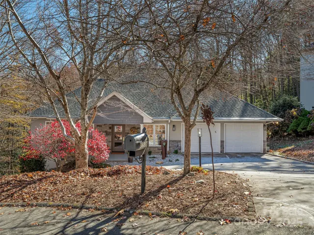 $775,000 | 2508 Carriage Falls Court, Hendersonville, NC 28791