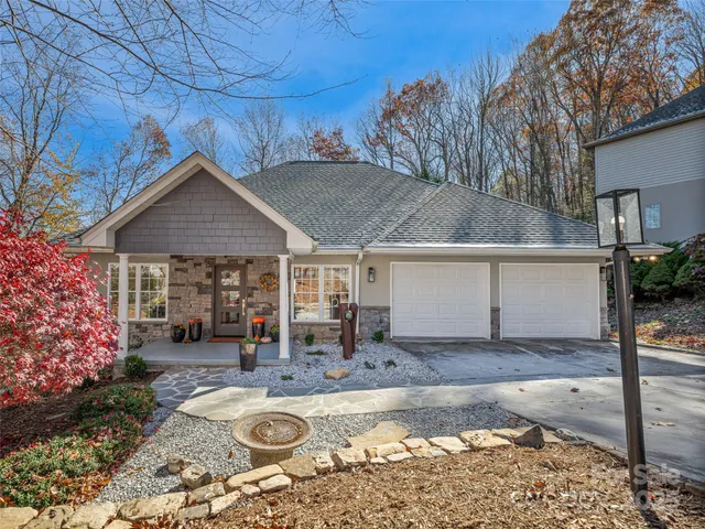 $775,000 | 2508 Carriage Falls Court, Hendersonville, NC 28791