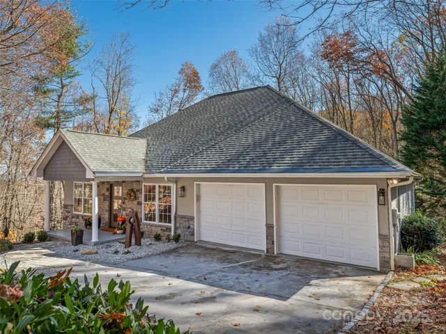 $775,000 | 2508 Carriage Falls Court, Hendersonville, NC 28791