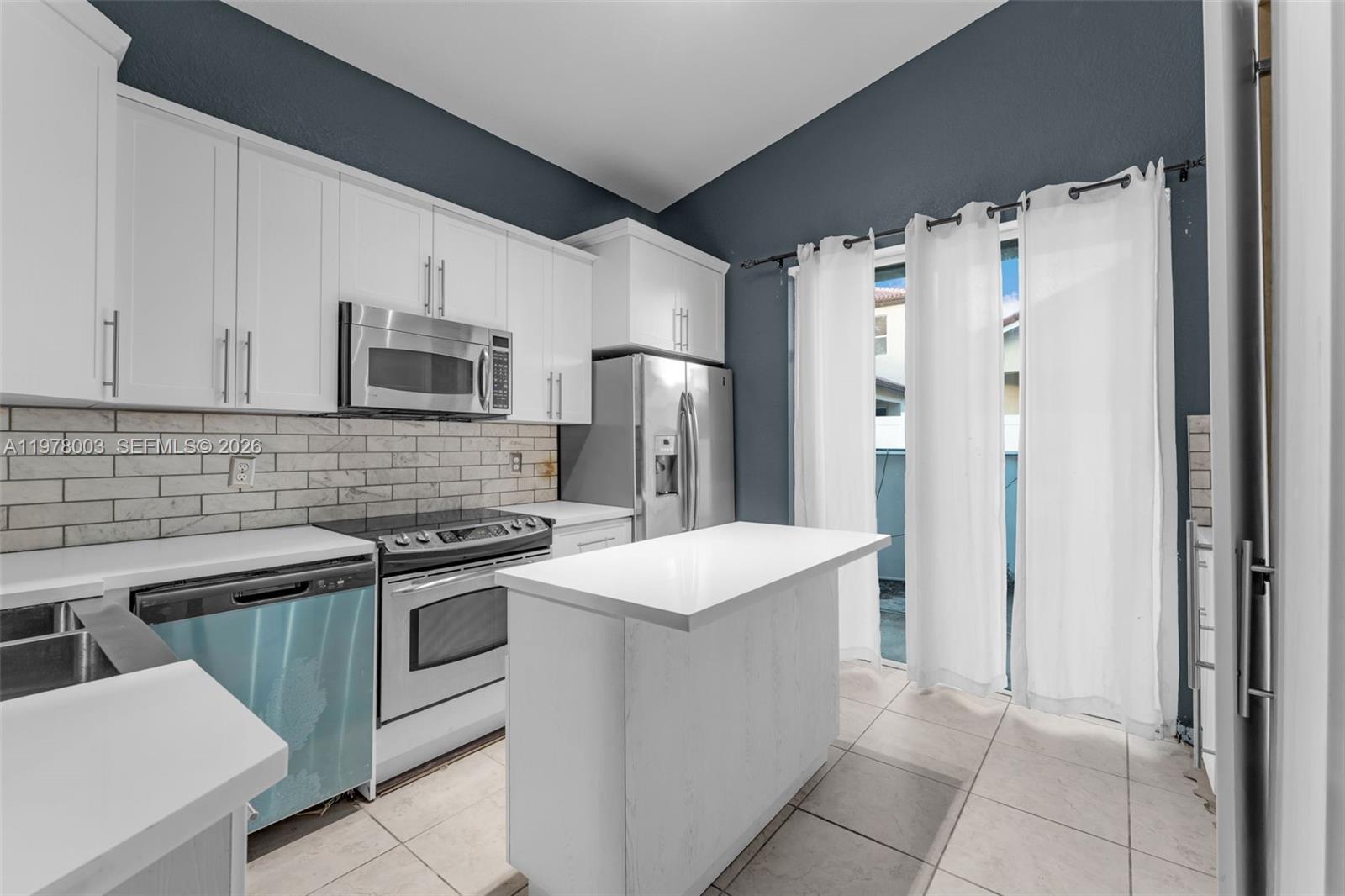 3983 Northeast 12th Drive Homestead, FL 33033 - Photo 12 of 31