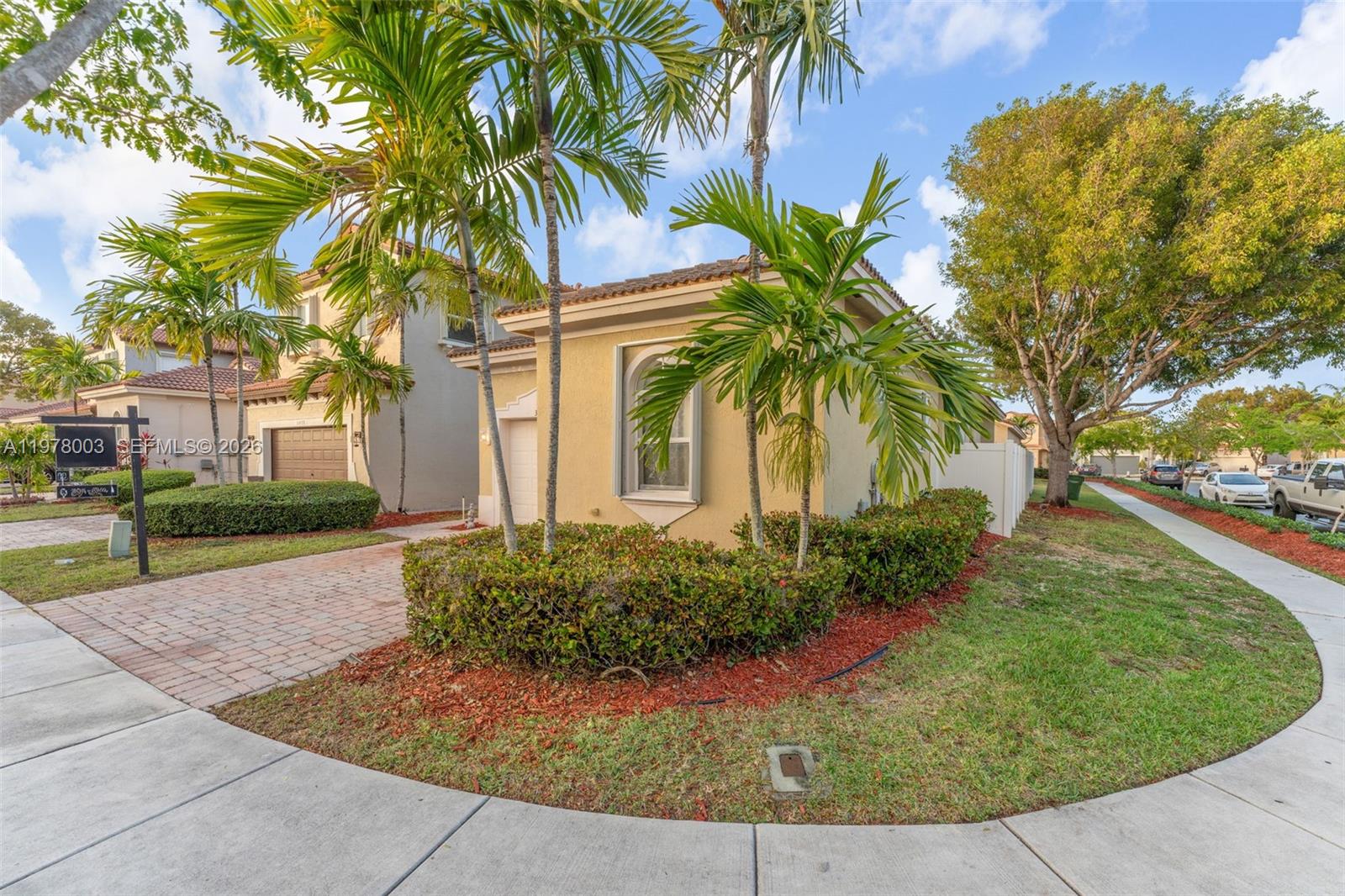 3983 Northeast 12th Drive Homestead, FL 33033 - Photo 7 of 31