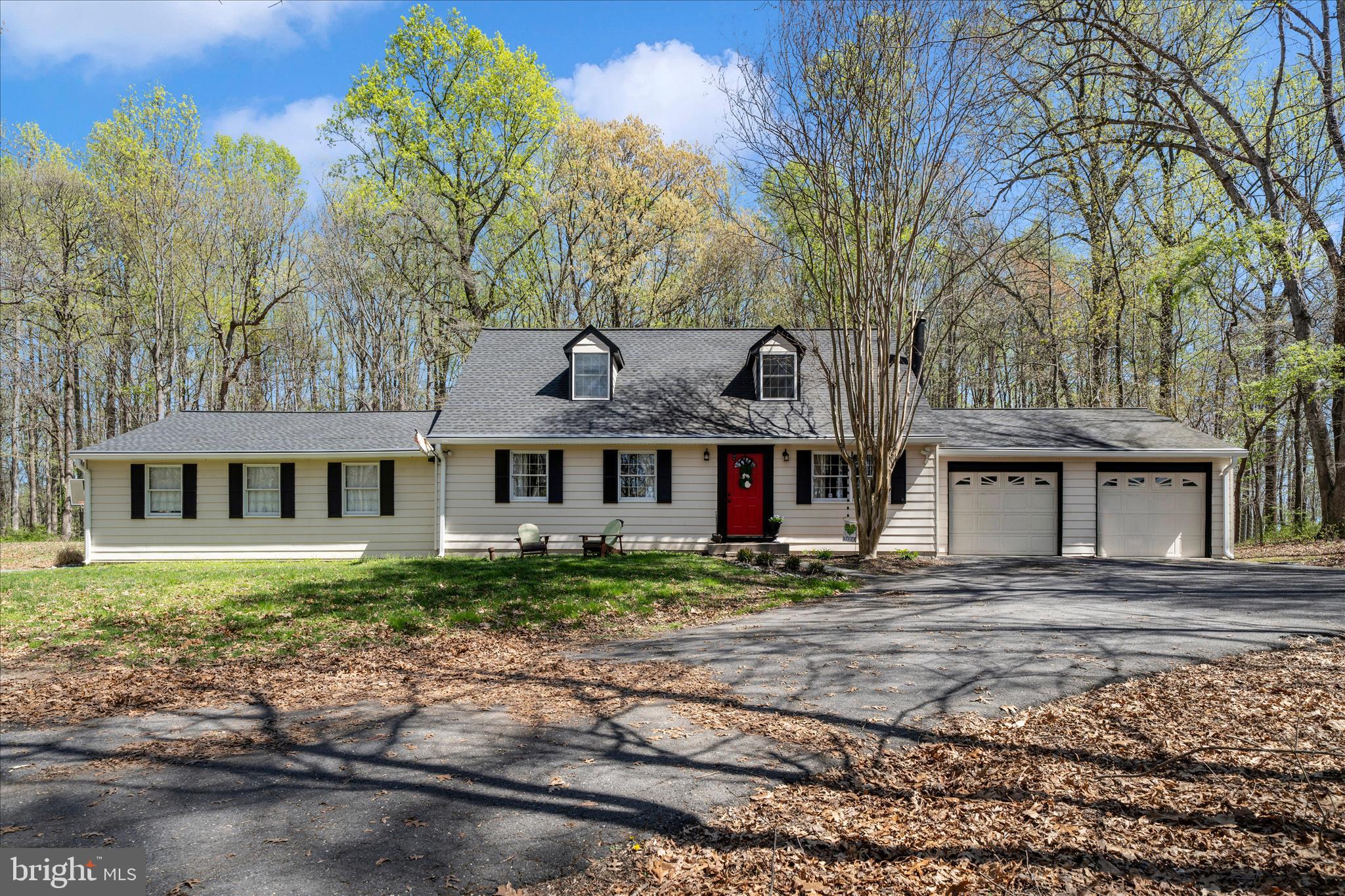 15211 Avery Road Rockville, MD 20855 - Photo 2 of 60 a front view of a house with a garden