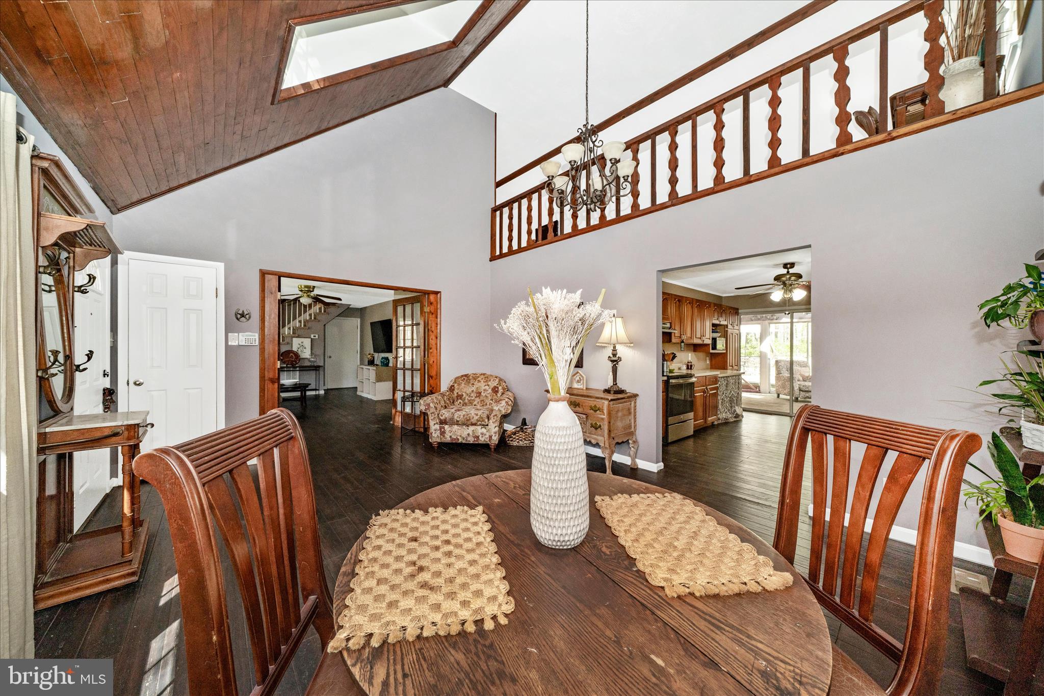 15211 Avery Road Rockville, MD 20855 - Photo 9 of 60 Living Room