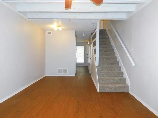 $1,095 | 1911 Kingswood Court, Denton, TX 76205