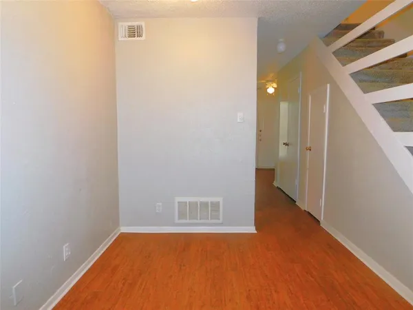 $1,095 | 1911 Kingswood Court, Denton, TX 76205