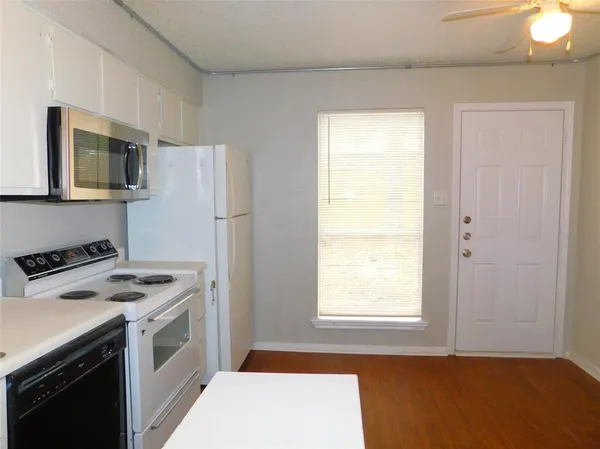 $1,095 | 1911 Kingswood Court, Denton, TX 76205