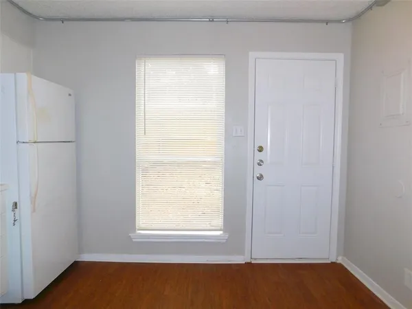 $1,095 | 1911 Kingswood Court, Denton, TX 76205