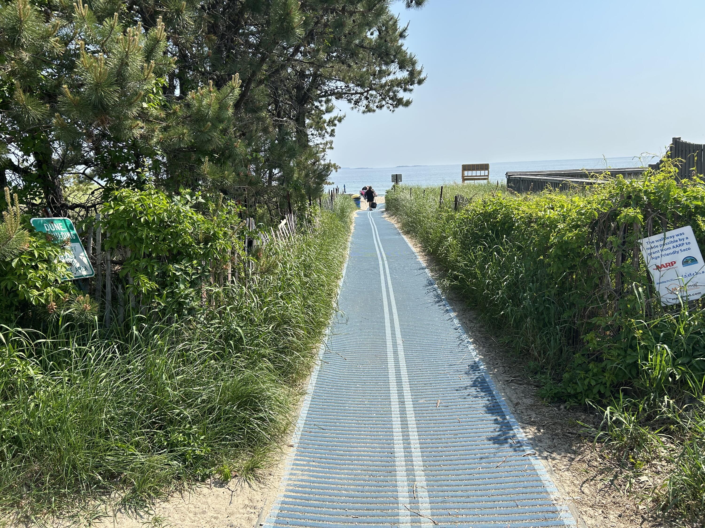 280 Seaside Avenue Saco, ME 04072 - Photo 2 of 3 280 Seaside walkway to beach