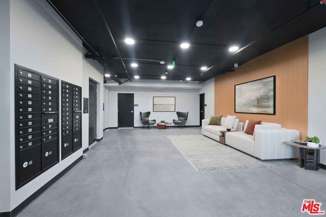 14811 Erwin Street Van Nuys, CA 91411 - Photo 4 of 8