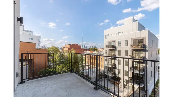$6,150 | 860 Lorimer Street, Unit 3D | Greenpoint