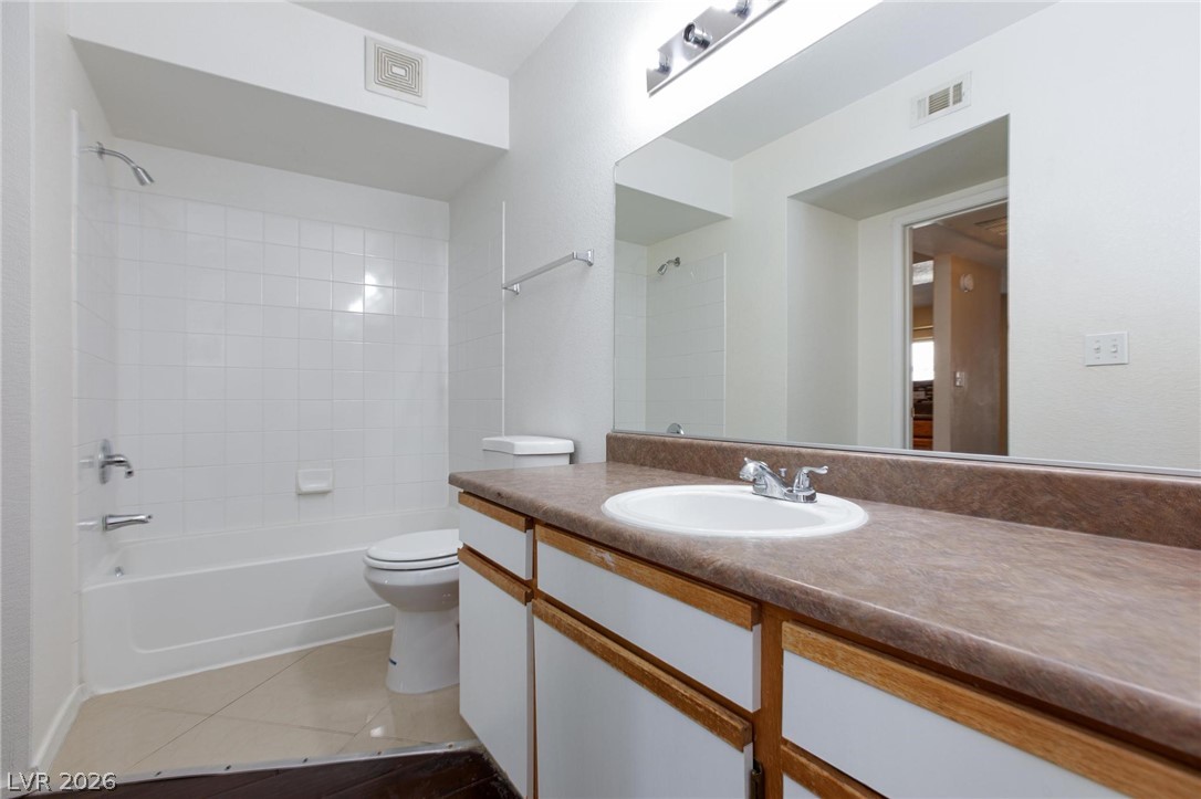 6650 West Warm Springs Road, Unit 2027 Las Vegas, NV 89118 - Photo 18 of 29 Functional bathroom featuring a tub with shower, vanity with a single sink, and a large mirror.
