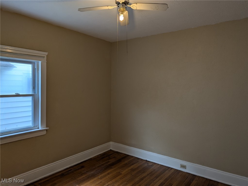 2549 Kendall Road Cleveland, OH 44120 - Photo 10 of 26 1st Floor Back Bedroom