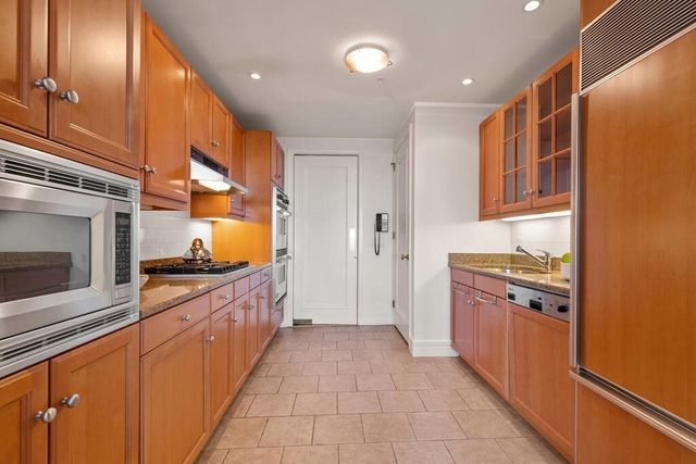 $1,945,000 | 2 Avery Street, Unit 17E, Boston, MA 02111