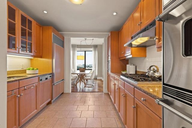 $1,945,000 | 2 Avery Street, Unit 17E, Boston, MA 02111