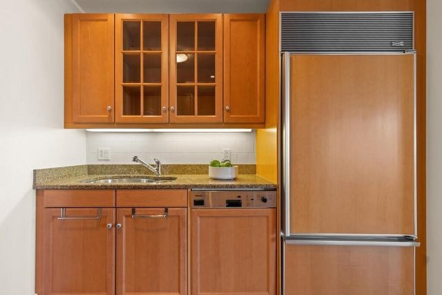 $1,945,000 | 2 Avery Street, Unit 17E, Boston, MA 02111