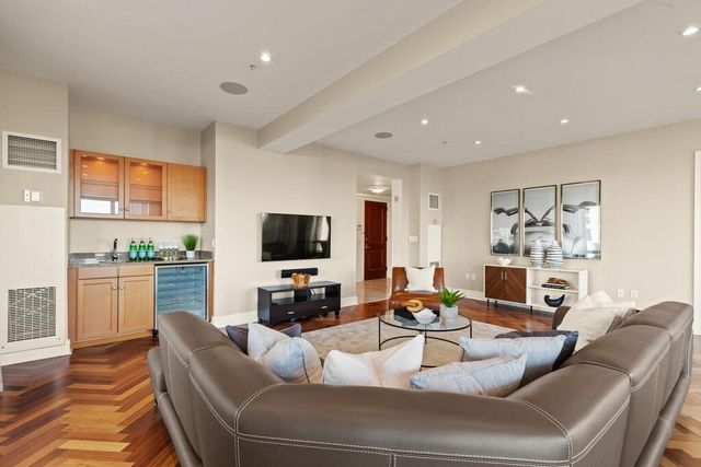 $1,945,000 | 2 Avery Street, Unit 17E, Boston, MA 02111