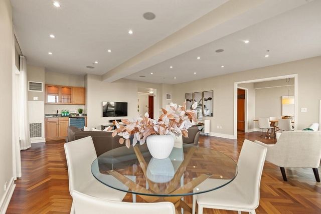 $1,945,000 | 2 Avery Street, Unit 17E, Boston, MA 02111