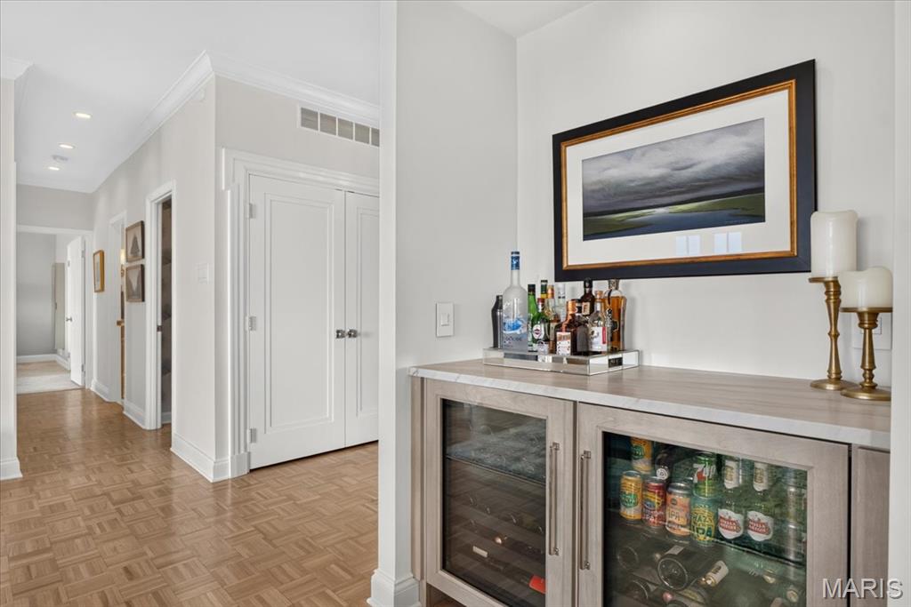 816 South Hanley Road, Unit 15B Clayton, MO 63105 - Photo 14 of 48