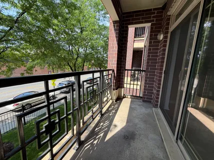 $1,950 | 6436 Roosevelt Road, Unit 208, Oak Park, IL 60304