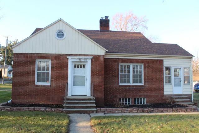 $374,900 | 676 West Michigan Avenue, Saline, MI 48176