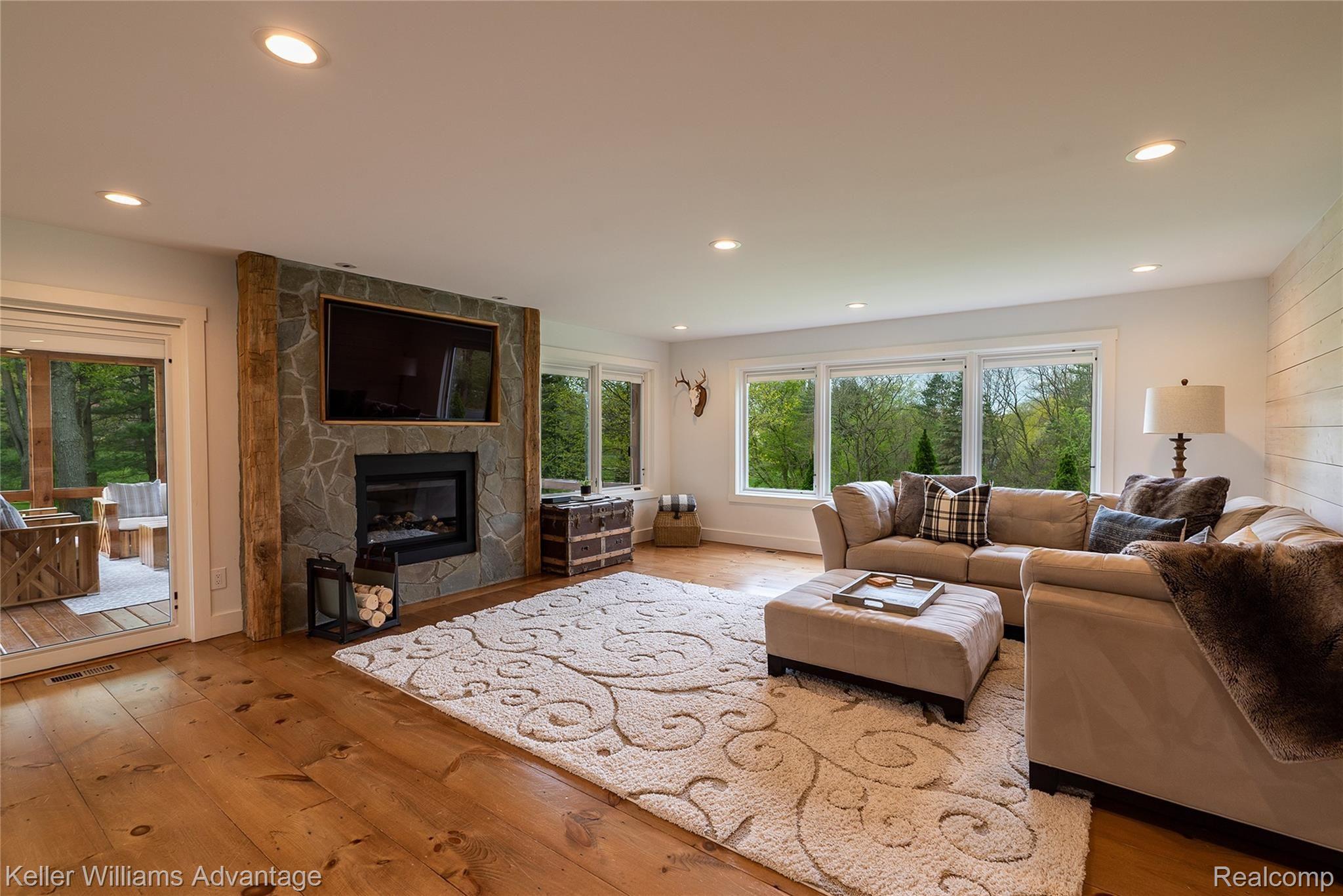 5343 Orion Road Rochester, MI 48306 - Photo 4 of 72 OrionRd_5343_Living 4.jpg