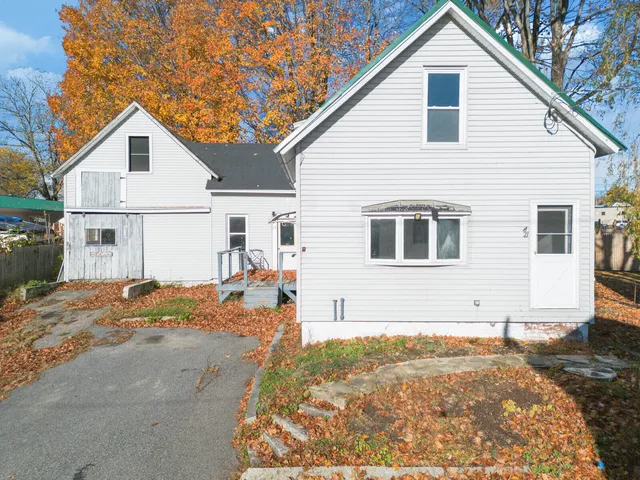 $159,900 | 21 Water Street, Clinton, ME 04927