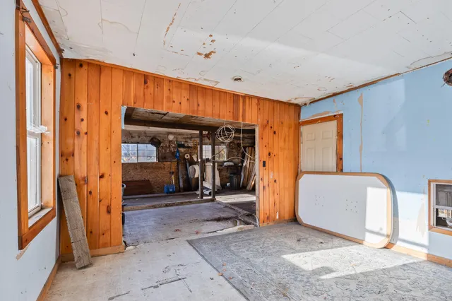 $159,900 | 21 Water Street, Clinton, ME 04927