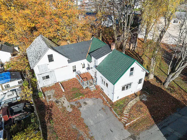 $159,900 | 21 Water Street, Clinton, ME 04927