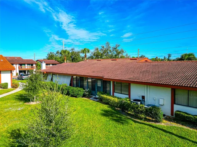 a view of a yard in front of house