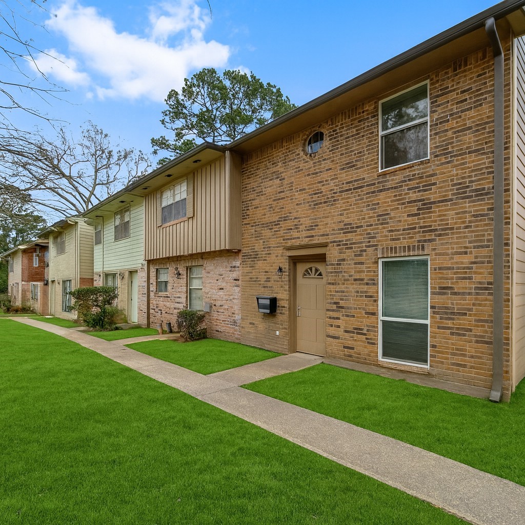 407 West Semands Street Conroe, TX 77301 - Photo 3 of 28 a front view of a house with a garden