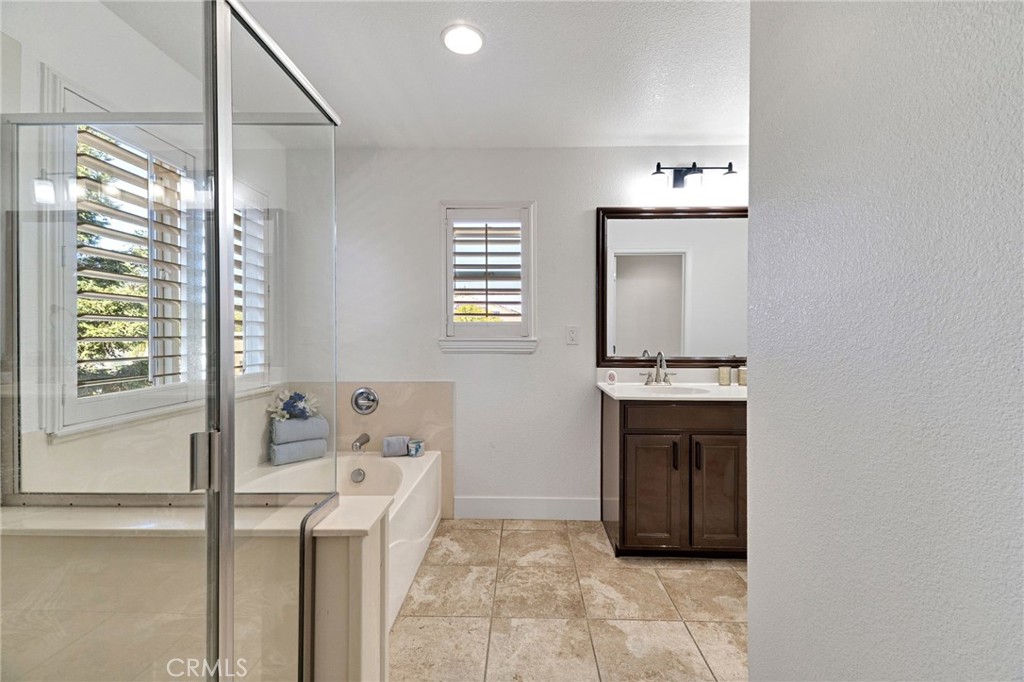 692 Blueberry Lane Madera, CA 93638 - Photo 31 of 44 a bathroom with a sink and a mirror