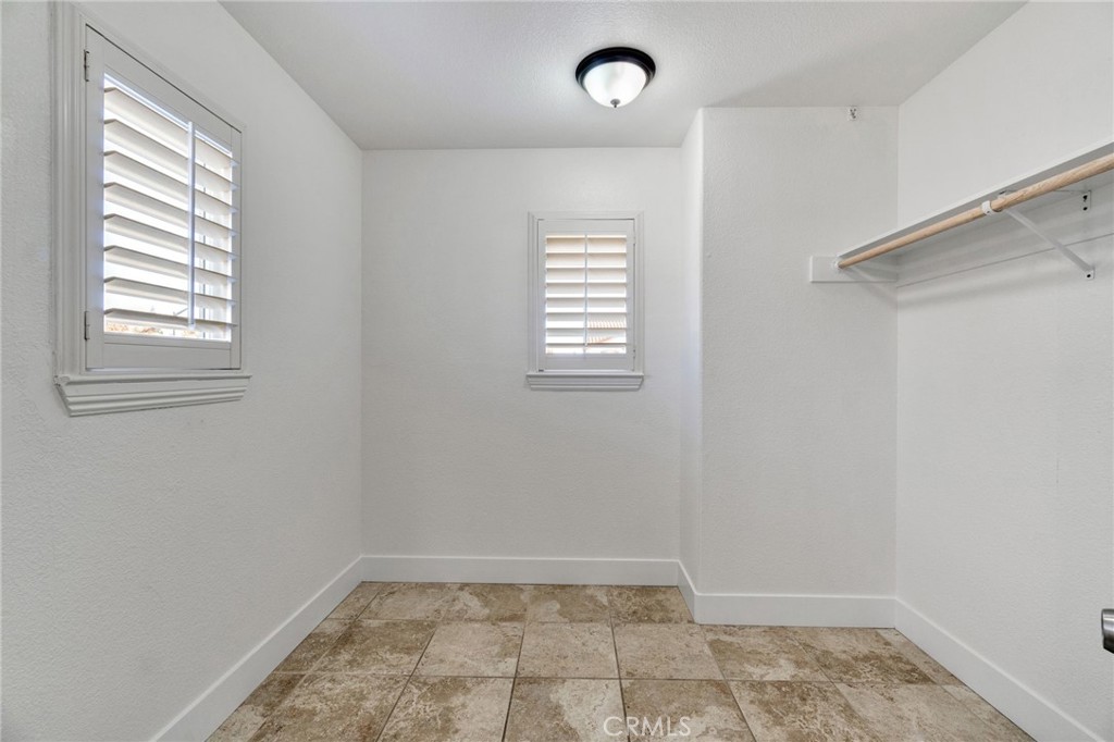 692 Blueberry Lane Madera, CA 93638 - Photo 34 of 44 an empty room with a window