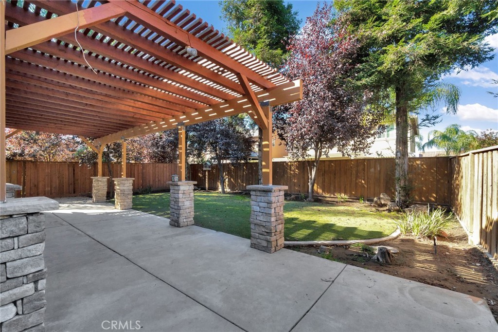 692 Blueberry Lane Madera, CA 93638 - Photo 35 of 44 a view of backyard with green space