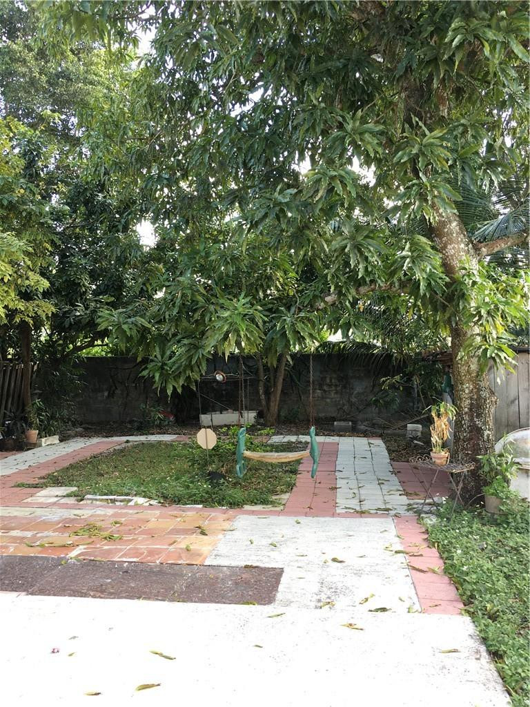 8422 Southwest 44th Place Davie, FL 33328 - Photo 15 of 16 a view of a backyard