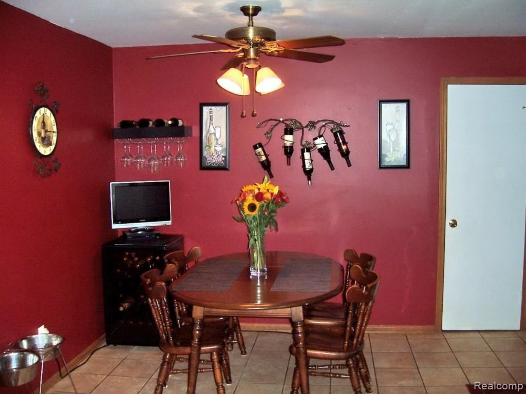 Spacious Eat In Kitchen 