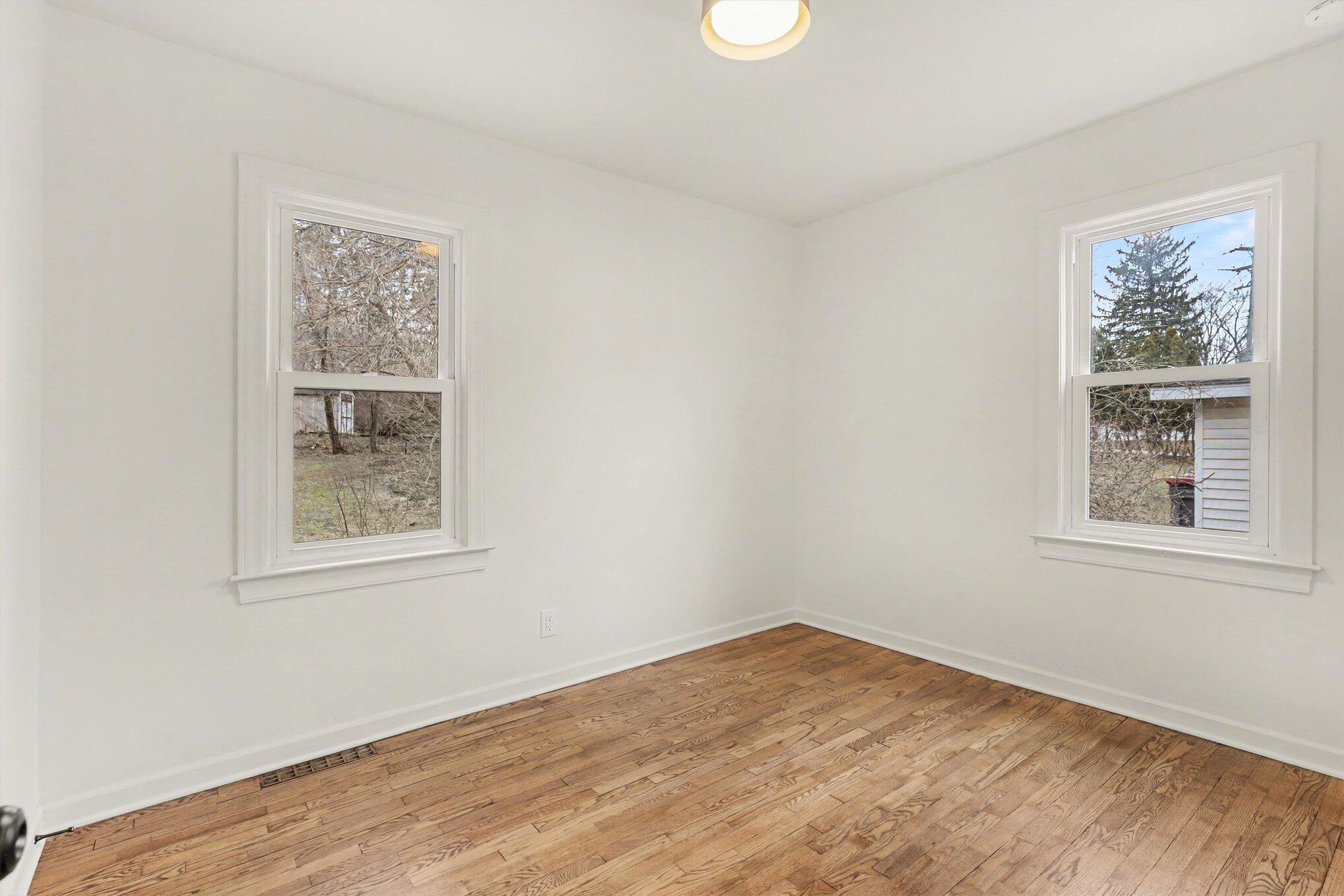 6672 Cascade Road Southeast Grand Rapids, MI 49546 - Photo 15 of 28 015_file_6133