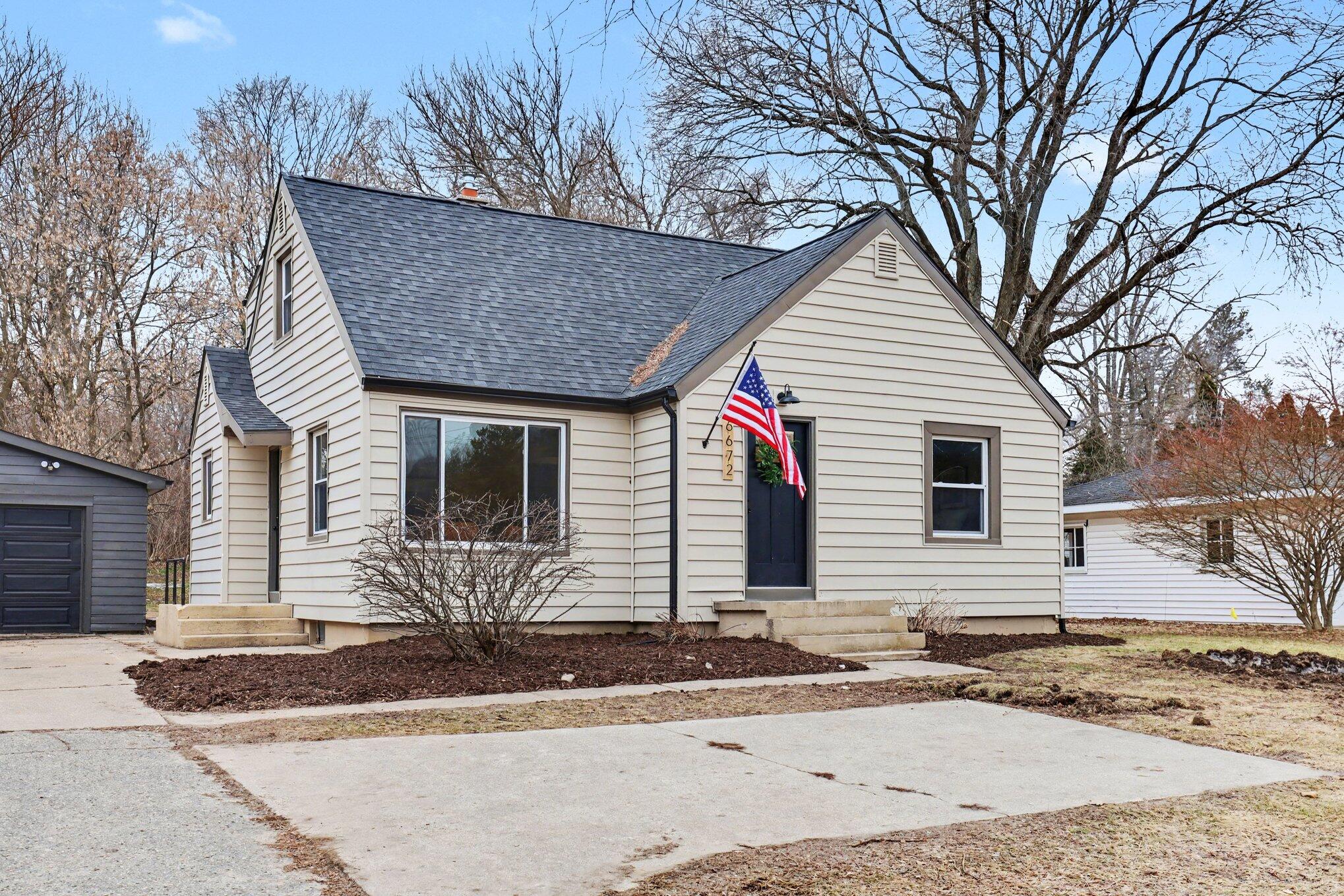 6672 Cascade Road Southeast Grand Rapids, MI 49546 - Photo 4 of 28 004_file_3769
