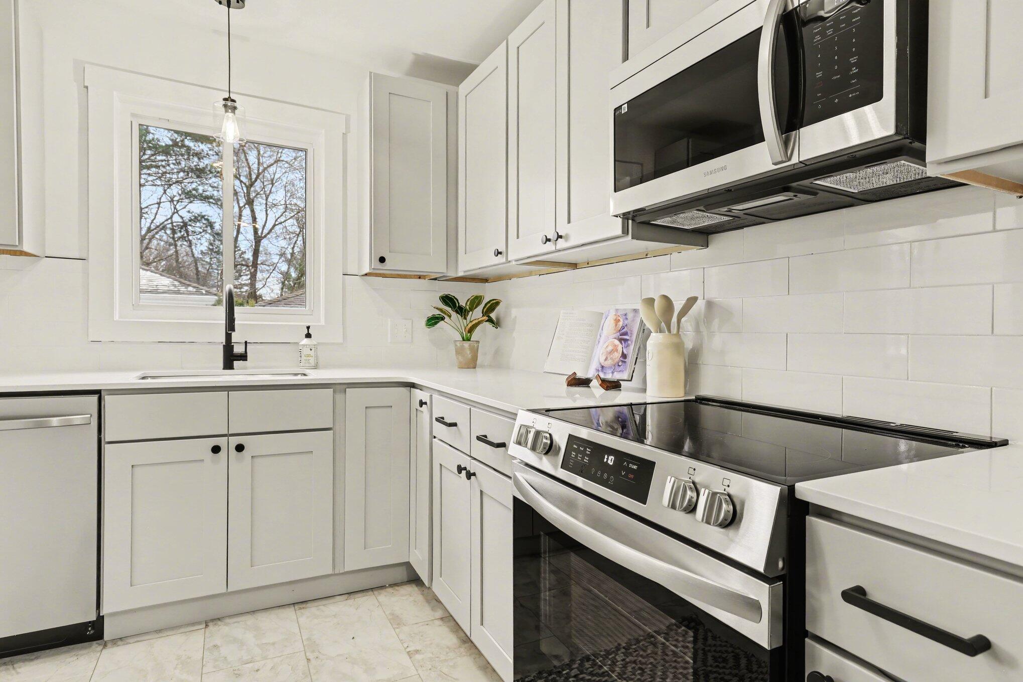 6672 Cascade Road Southeast Grand Rapids, MI 49546 - Photo 10 of 28 010_file_1048