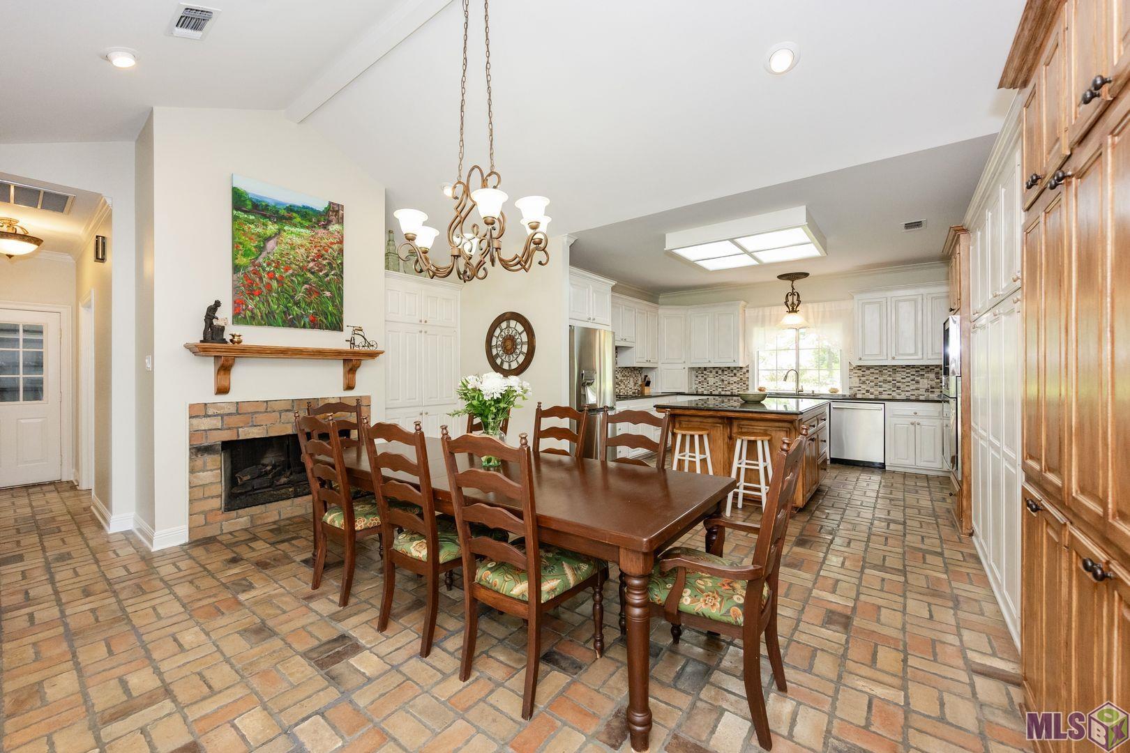 13407 North Amiss Road Baton Rouge, LA 70810 - Photo 11 of 39 Keeping Area Opens onto Kitchen