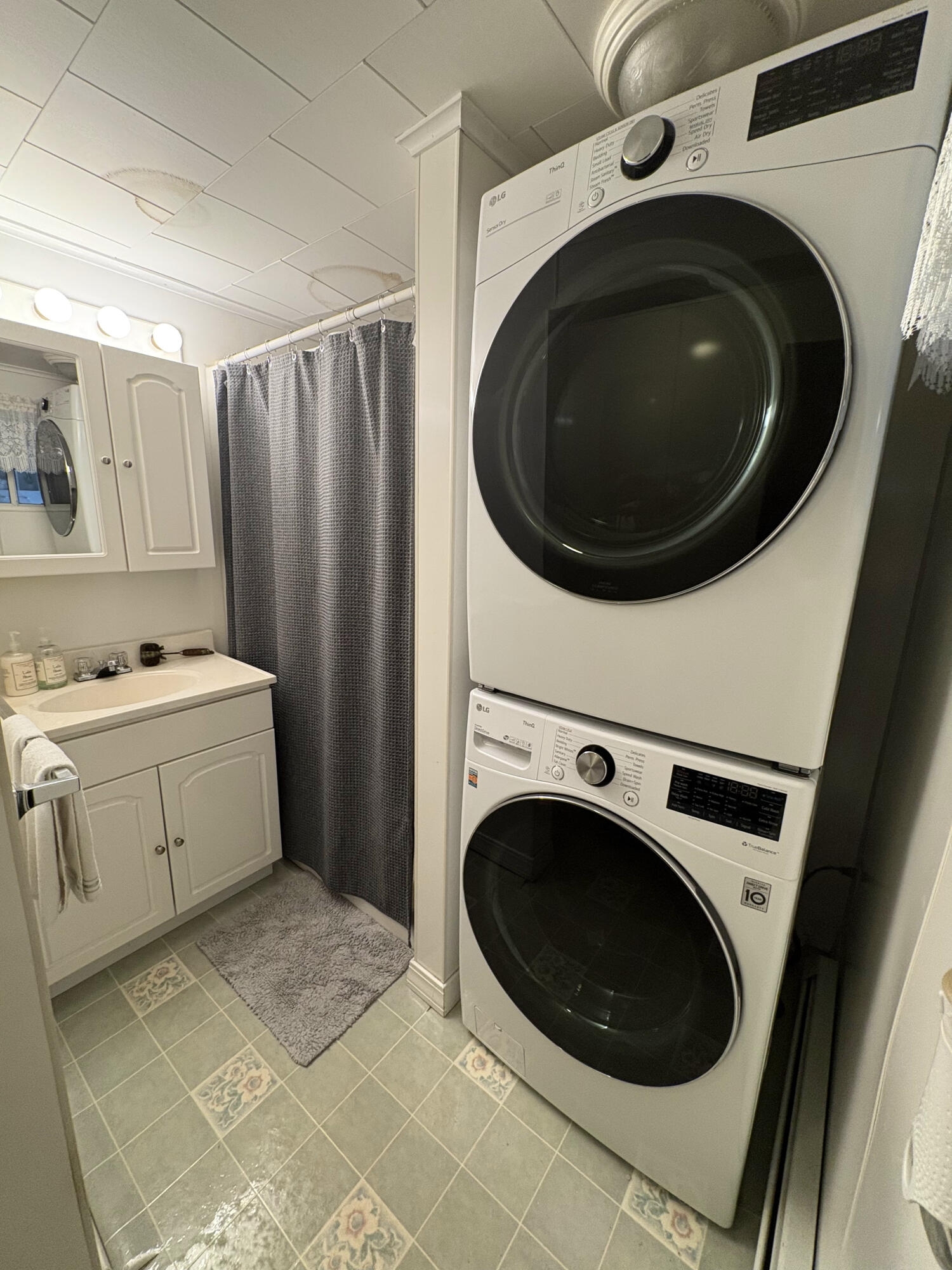 2 Western Avenue East Millinocket, ME 04430 - Photo 15 of 31 IMG_2671