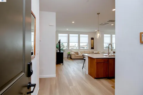 $849,000 | 2885 Tradewind Drive, Alameda, CA 94501