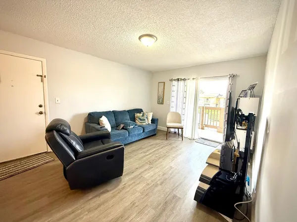 $2,050 | 1782 Abbey Road, Unit 205, West Palm Beach, FL 33415