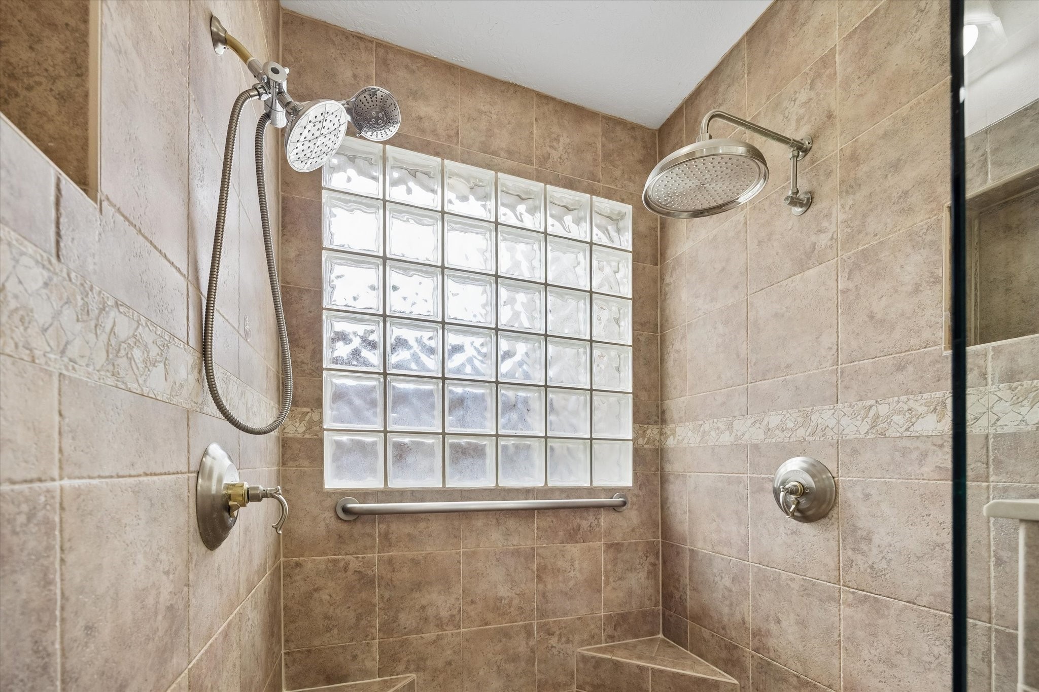 727 Bunker Hill Road, Unit 92 Houston, TX 77024 - Photo 17 of 50 PRIMARY BATH OFFERS AN OVERSIZED SPA-LIKE SHOWER WITH DUAL SHOWER HEADS.